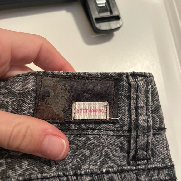 Y2K Billabong low rise boho grey and black patterned skinny jeans - Picture 6 of 7